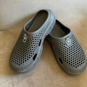 Viyear slip ons